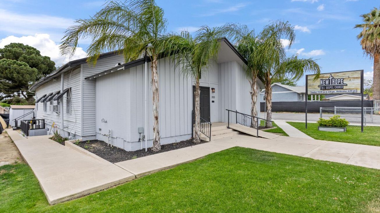 305 Roberts Lane, BAKERSFIELD, CA 93308