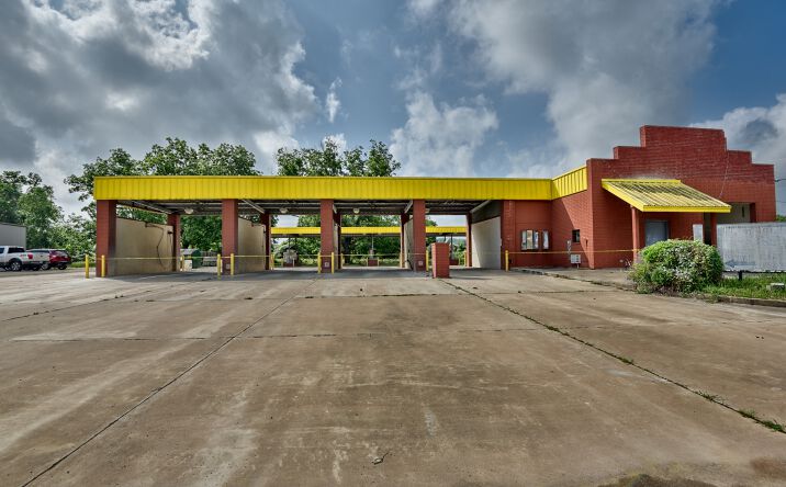 621 W Travis St, La Grange, TX 78945 | Crexi.com