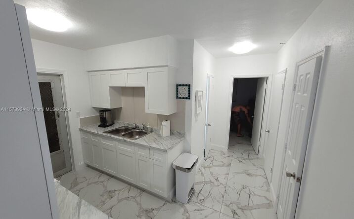 Pictures of Multifamily property located at 7320 Carlyle Ave, Miami Beach, FL 33141 for sales - image #1