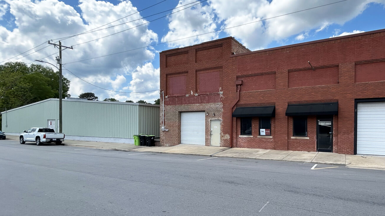 124 W Vance St, Zebulon, NC 27597