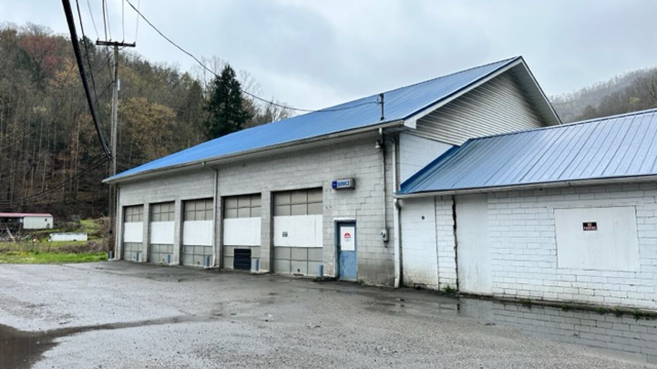 12188 Coal River Rd, Whitesville, WV 25209