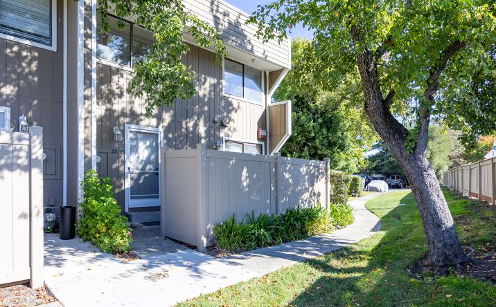 image of property at 2105 W STEELE LN Santa Rosa CA 95403-3473