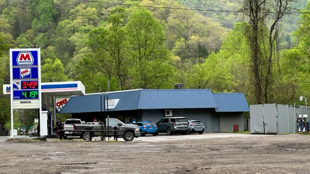 12224 Coal River Rd, Whitesville, WV 25209