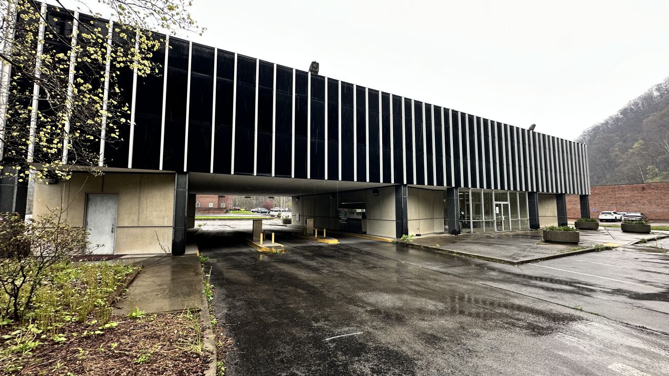 20786 Riverside Dr, Grundy, VA 24614