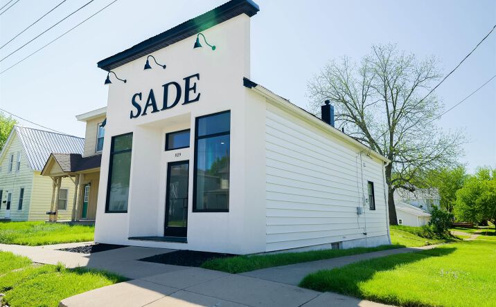 Pictures of Retail, Land property located at 829 Oak St, Burlington, IA 52601 for sales - image #1