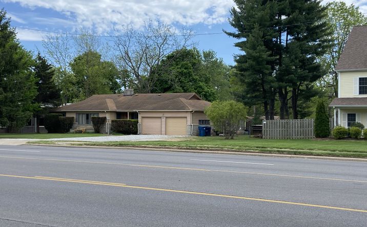 Pictures of Land property located at 828 W Battlefield Rd, Springfield, MO 65807 for sales - image #1