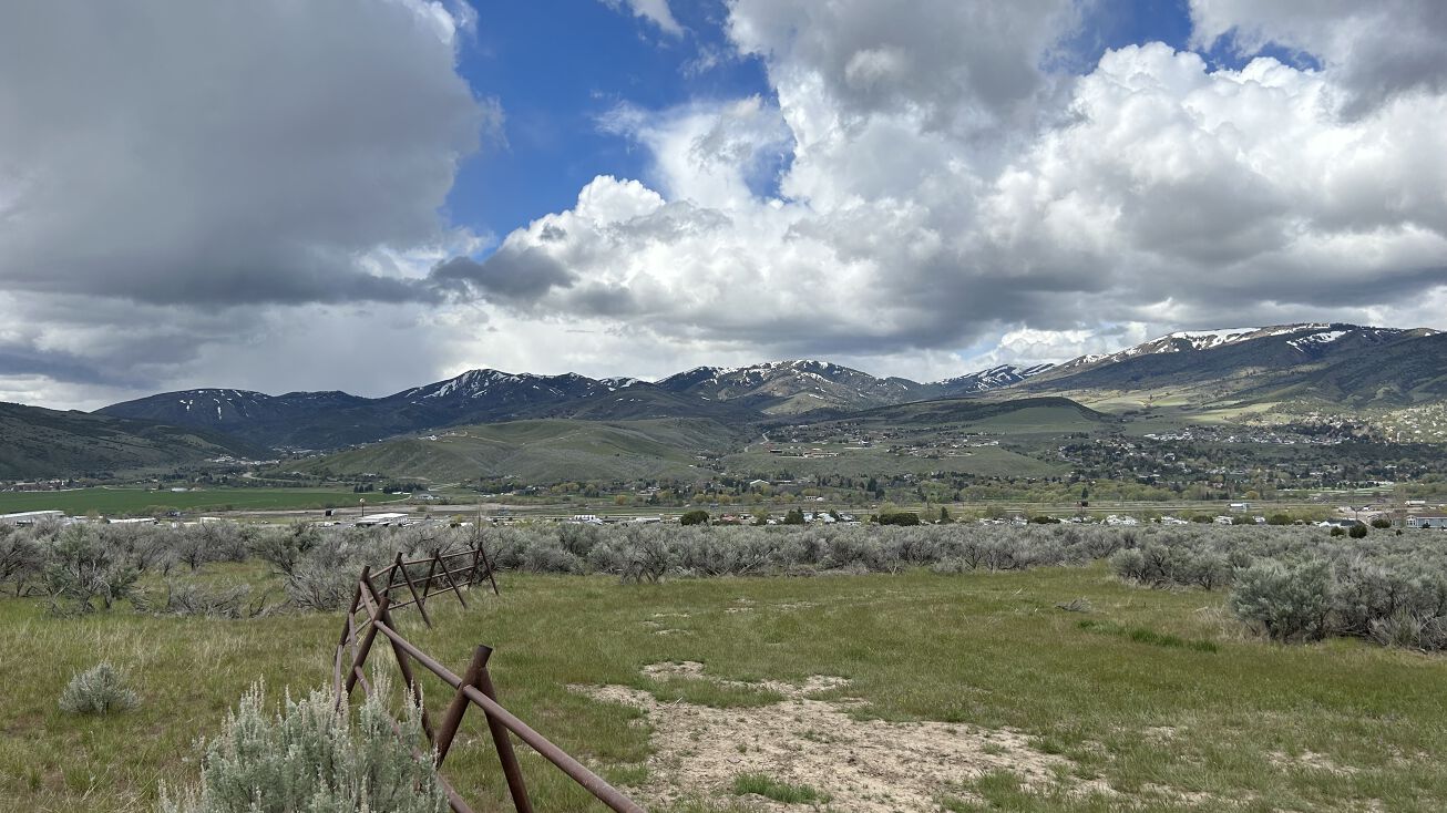 Garton Dr, Pocatello, ID 83204