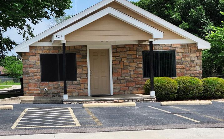 Pictures of Office property located at 828 N Main Street, Springtown, TX 76020 for sales - image #1