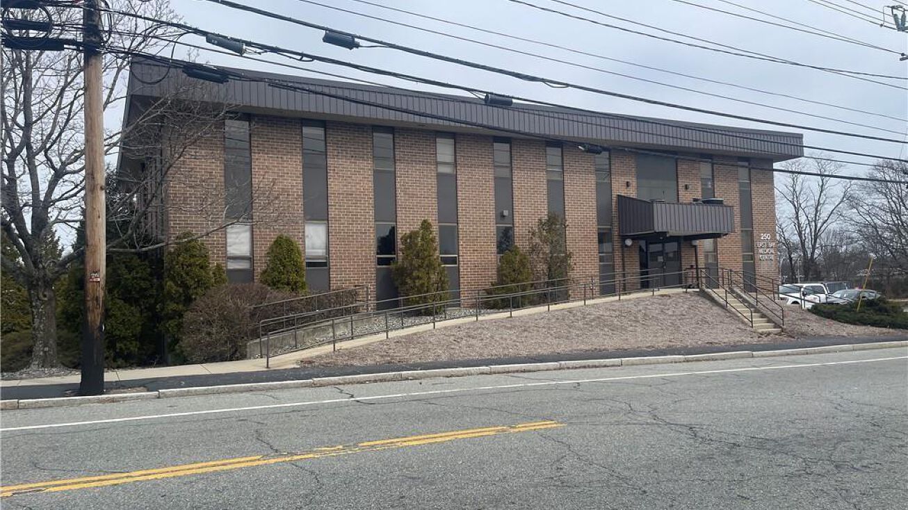 250 Wampanoag TRL, East Providence, RI 02915