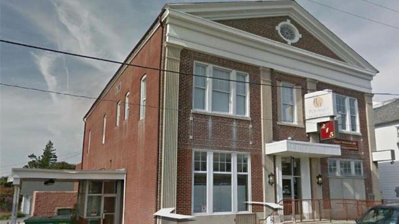 215 S Robinson Ave, Pen Argyl, PA 18072