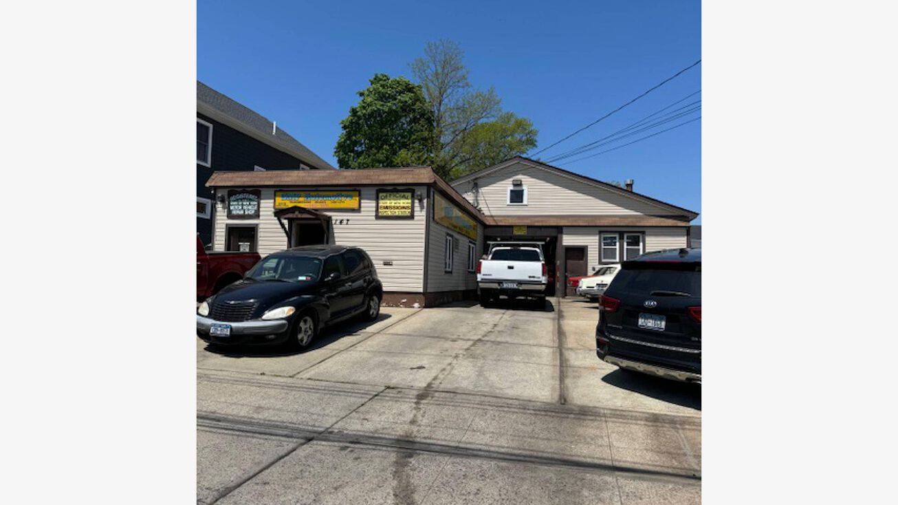 147 New Dorp Plaza, Staten Island, NY 10306 | Crexi.com