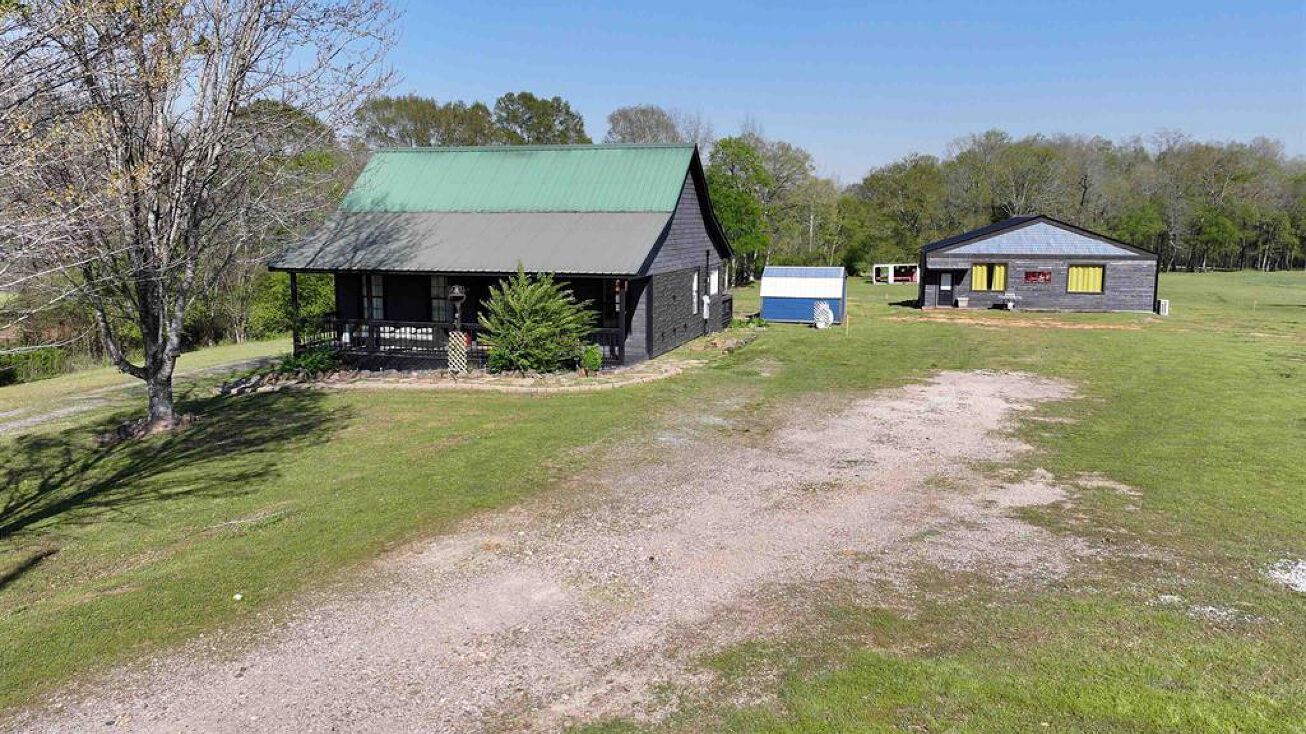 896 Vaughn Rd, Glenwood, AR 71943