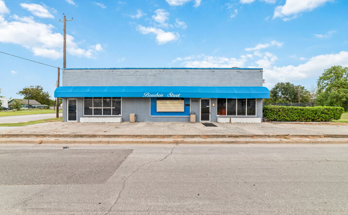 Pictures of Retail property located at 330 Texas Ave, Texas City, TX 77590 for sales - image #1
