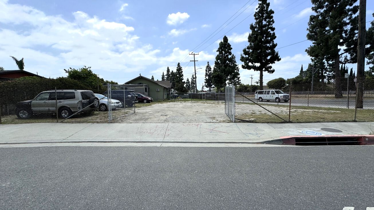 2200 E 124th St, Compton, CA 90222