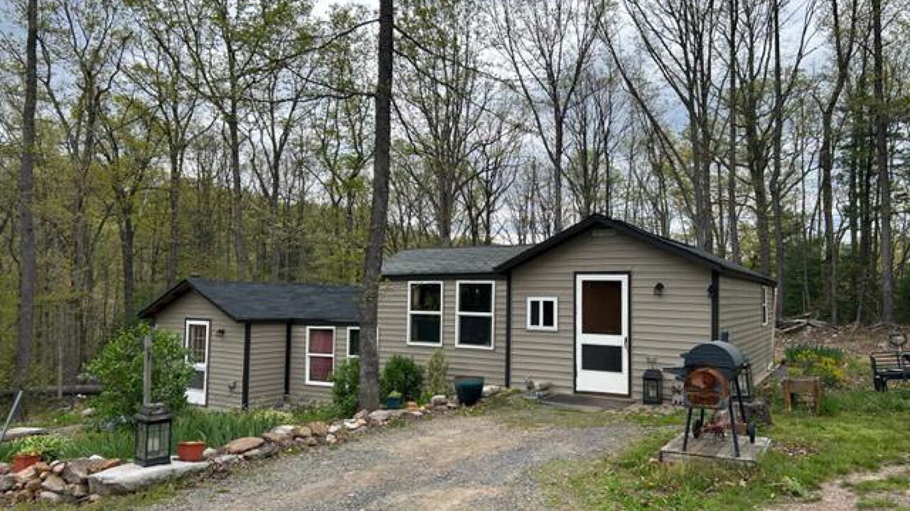 2879 Bethel Road, Paw Paw, WV 25434