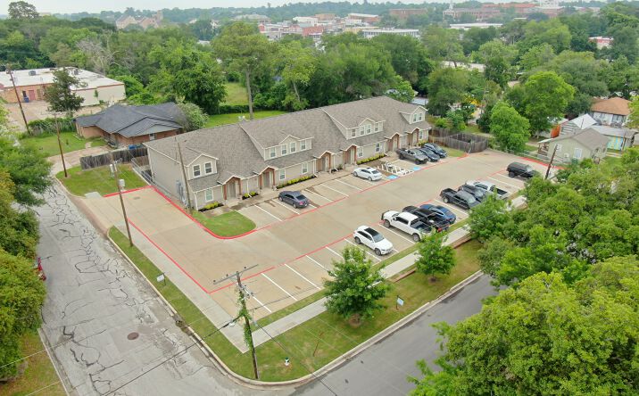 Pictures of Multifamily property located at 1419 Avenue N, Huntsville, TX 77340 for sales - image #1