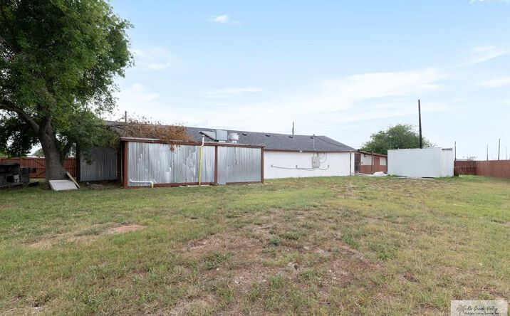 Pictures of Retail property located at 1926 SUNSHINE STRIP, HARLINGEN, TX 78550 for sales - image #1