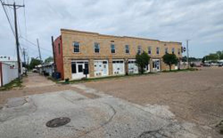 401 E Commerce St, Mexia, TX 76667 | Crexi.com