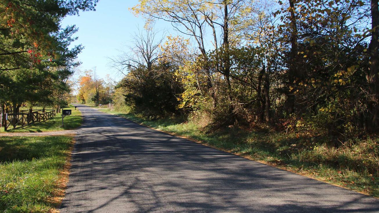 Frog Hollow Rd, Winchester, VA 22603