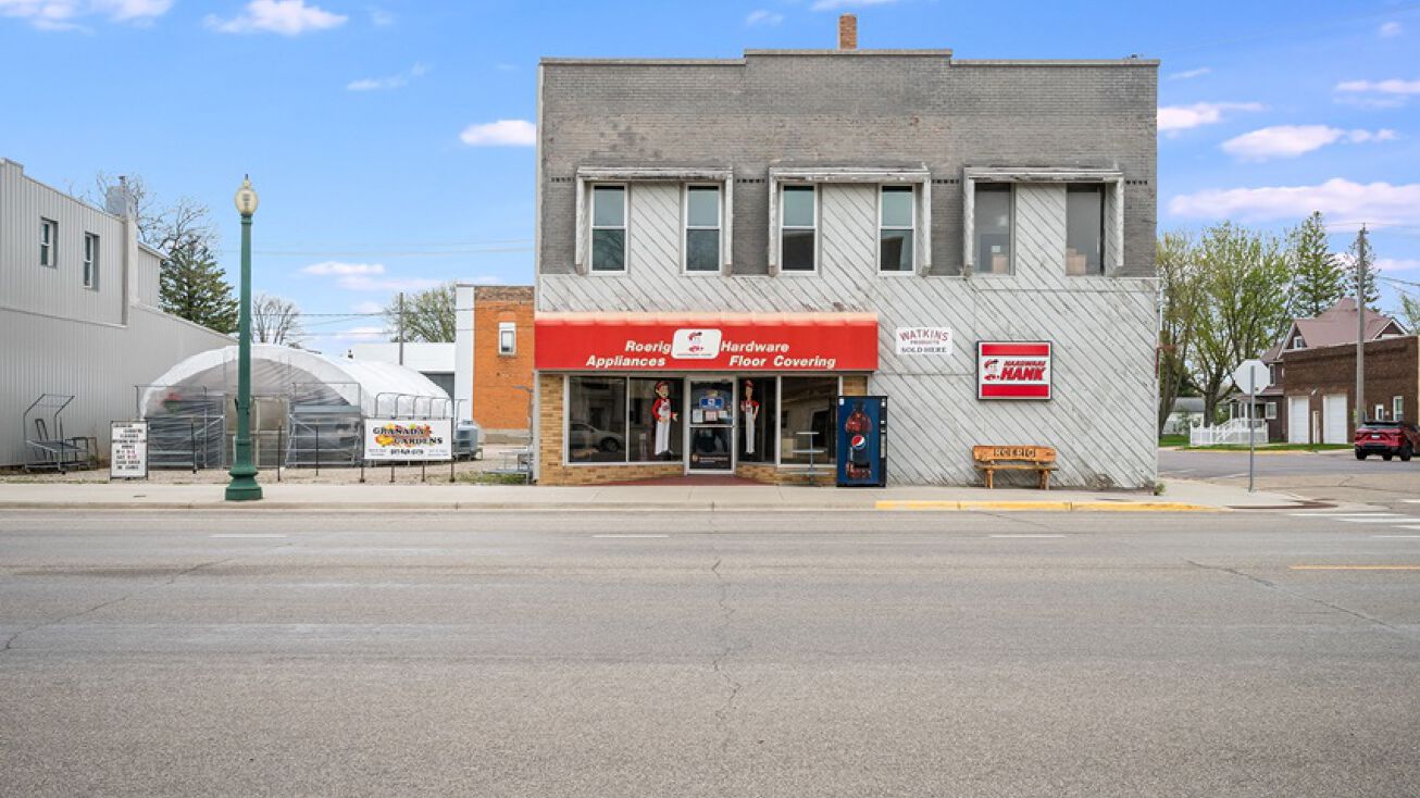 4 Main St N, Winnebago, MN 56098