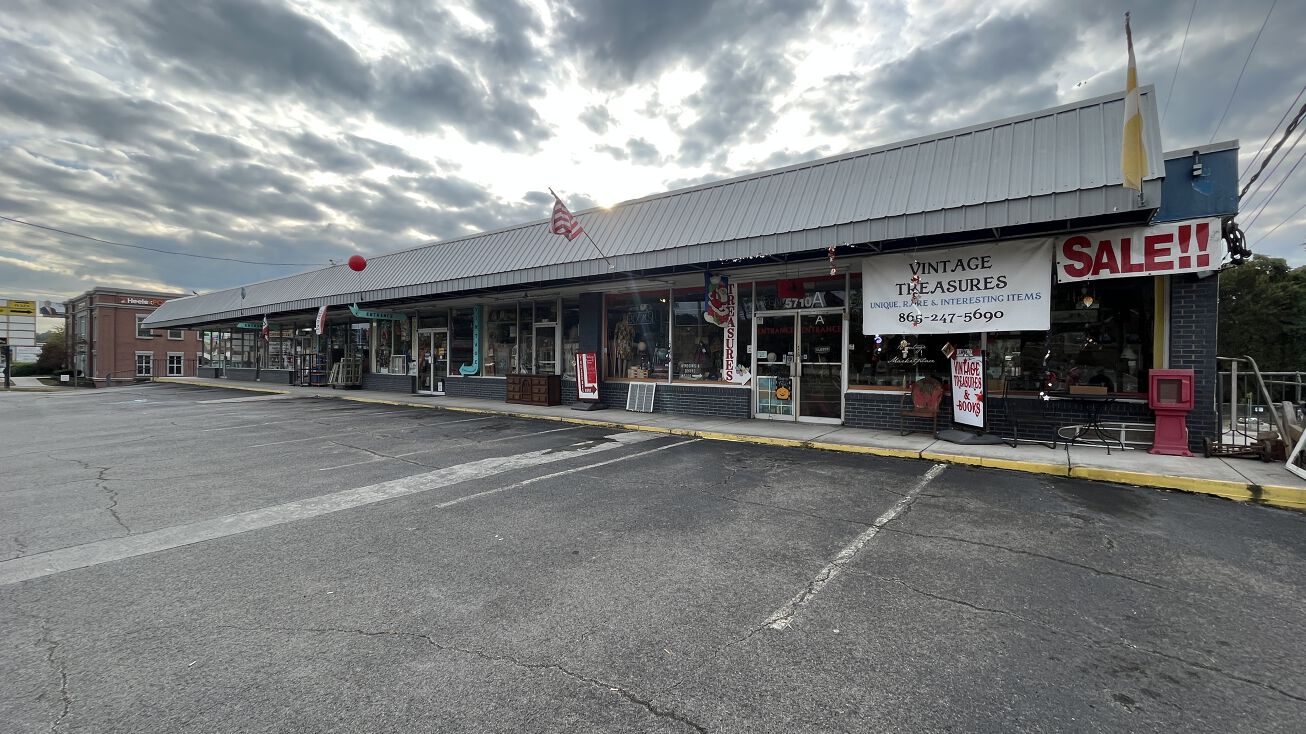 5710 Kingston Pike, Knoxville, TN 37919 | Crexi.com