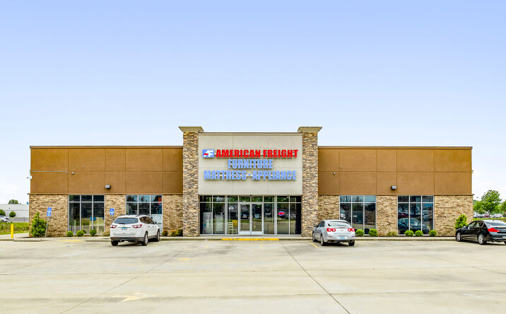 Pictures of Retail property located at 3521 James Sanders Blvd, Paducah, KY 42001 for sales - image #1