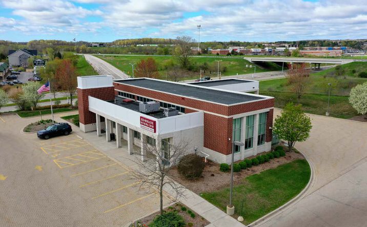 Pictures of Retail property located at 960 W Paradise Dr, West Bend, WI 53095 for sales - image #1
