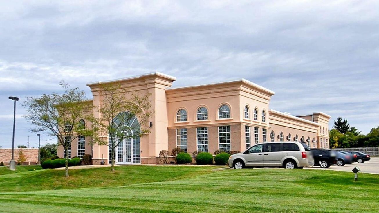 8120 Dr, Dayton, OH 45458