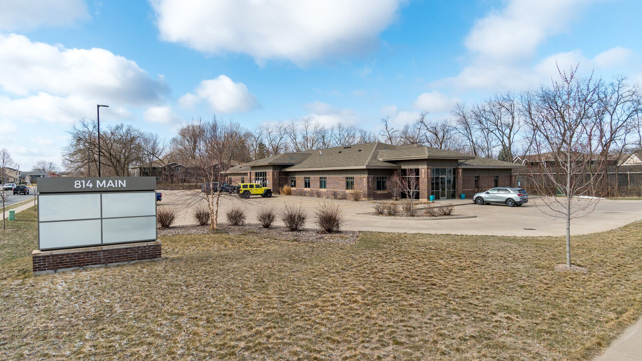 814 S Main St, Holmen, WI 54636