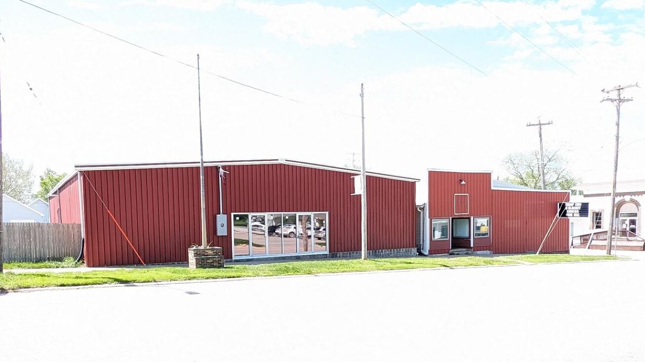 2 E Main St, Treynor, IA 51575