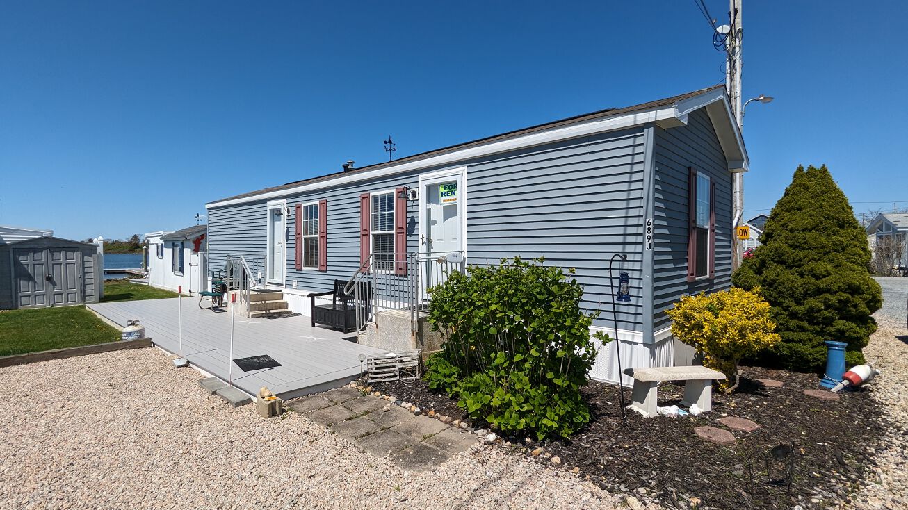 689 Succotash Rd, South Kingstown, RI 02879