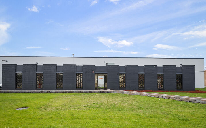 Pictures of Industrial property located at 143 W 154th St, South Holland, IL 60473 for sales - image #1