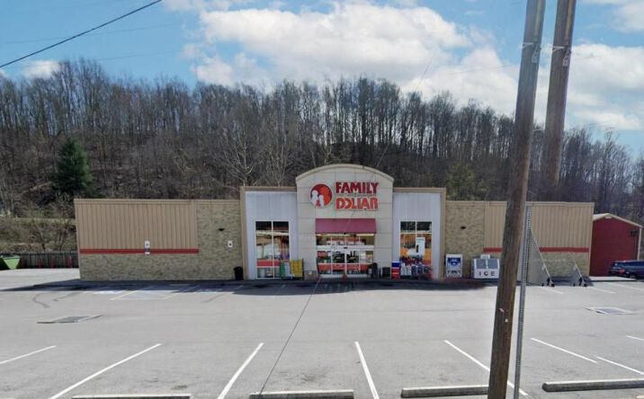 Pictures of Retail property located at 202 Front St, Coeburn, VA 24230 for sales - image #1
