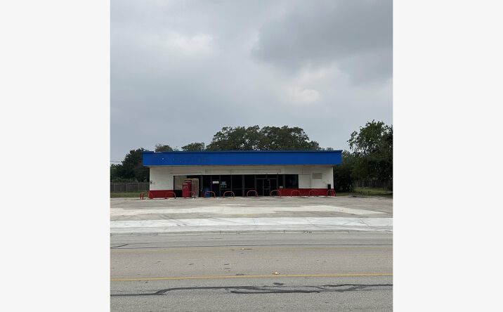 Pictures of Mixed Use, Office, Retail property located at 246 W Pearl St, Goliad, TX 77963 for sales - image #1