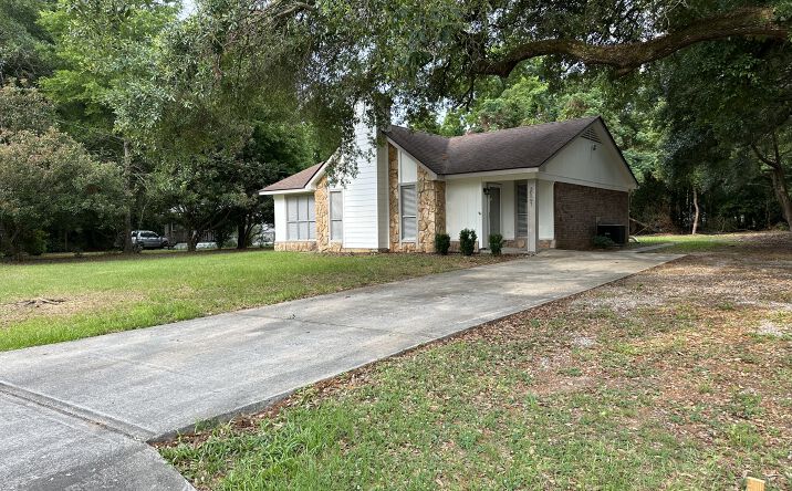 Pictures of Office property located at 30597 Knollwood Dr, Spanish Fort, AL 36527 for comps - image #1