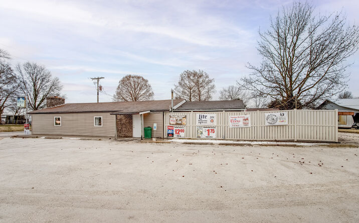 Pictures of Retail property located at 22817 Miller Lake Rd, Jerseyville, IL 62052 for sales - image #1