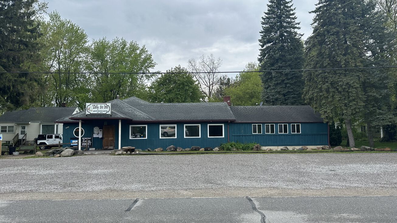 7933 Lakeshore Rd, North Lakeport, MI 48059