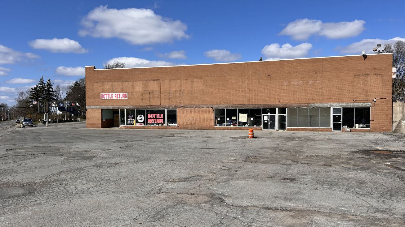 600 W Manlius St, East Syracuse, NY 13057