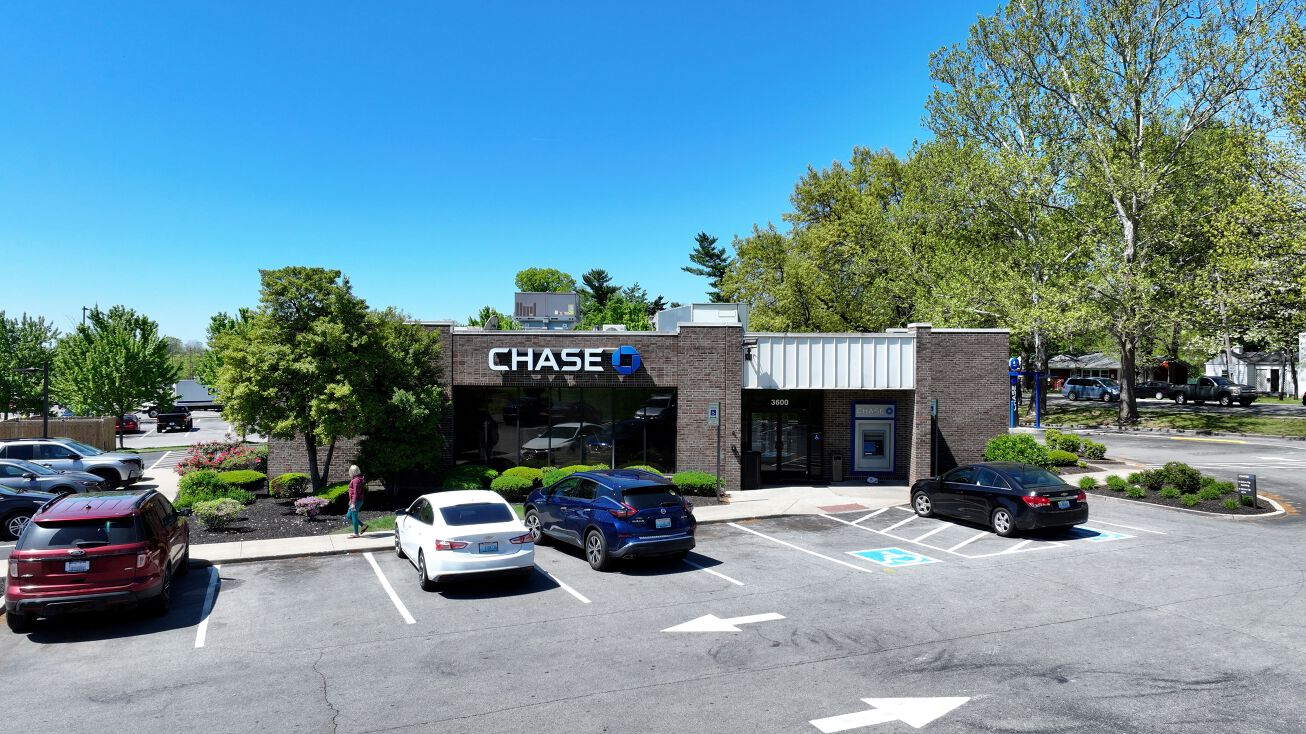 Pictures of Retail property located at 3600 Bardstown Rd, Louisville, KY 40218 for sales - image #1