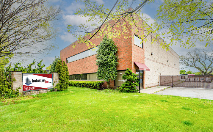 Pictures of Industrial property located at 185 NY-109, West Babylon, NY 11704 for sales - image #1