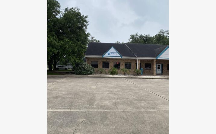 Pictures of Office property located at 310 Farm to Market 517 Rd W, Dickinson, TX 77539 for sales - image #1