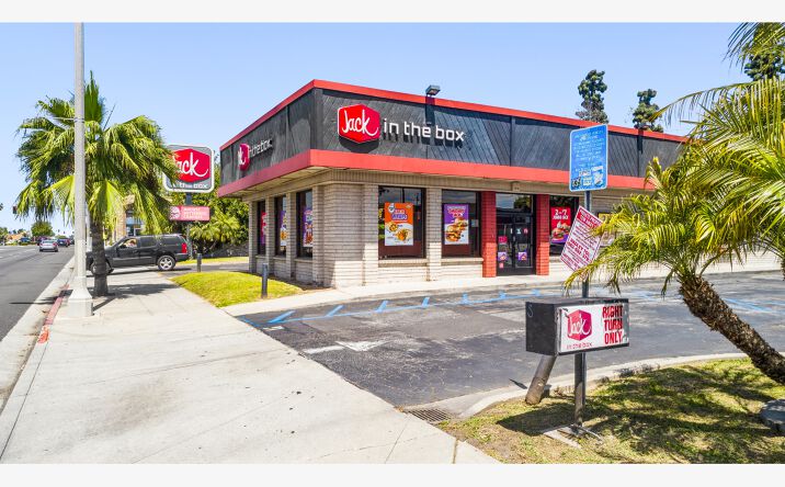 Pictures of Retail property located at 13561 Whittier Blvd, Whittier, CA 90605 for sales - image #1