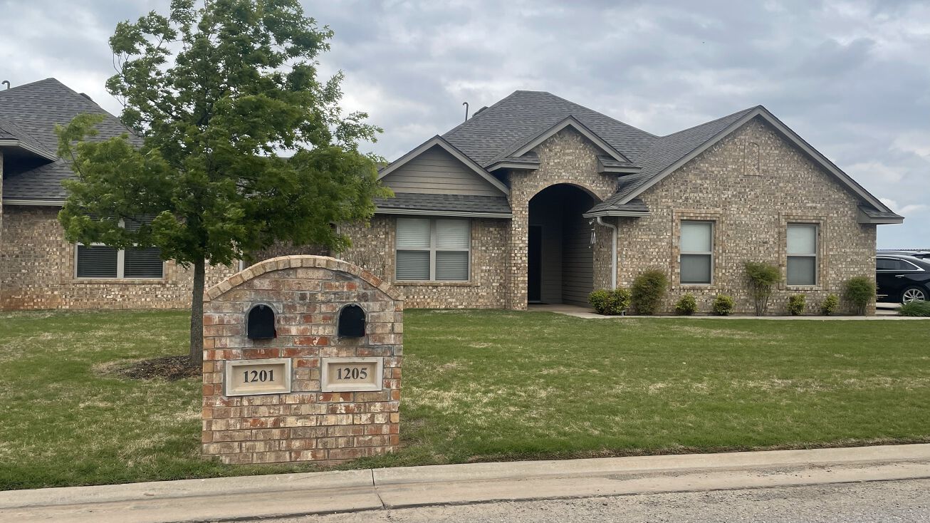 1201 Kensington Ln, Elgin, OK 73538