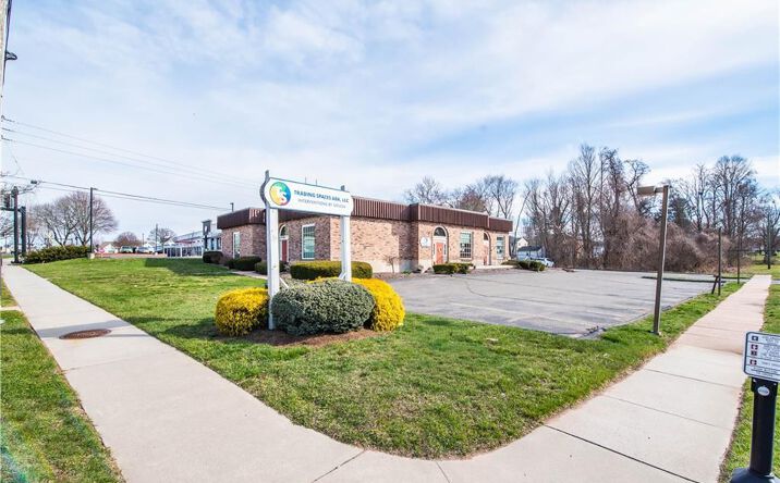 Pictures of Mixed Use, Office, Retail property located at 2800 Main Street, Connecticut, USA, Glastonbury, CT 06033 for sales - image #1