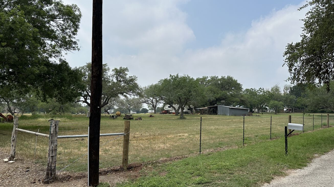 725 Post Oak St, Goliad, TX 77963