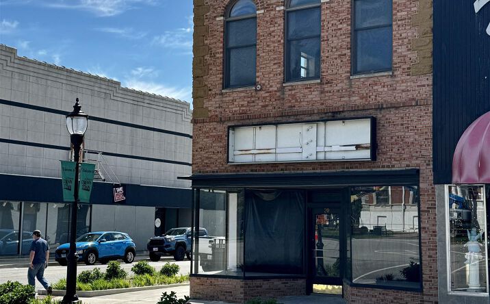 Pictures of Office, Retail property located at 20 W SIDE Square, Macomb, IL 61455 for sales - image #1