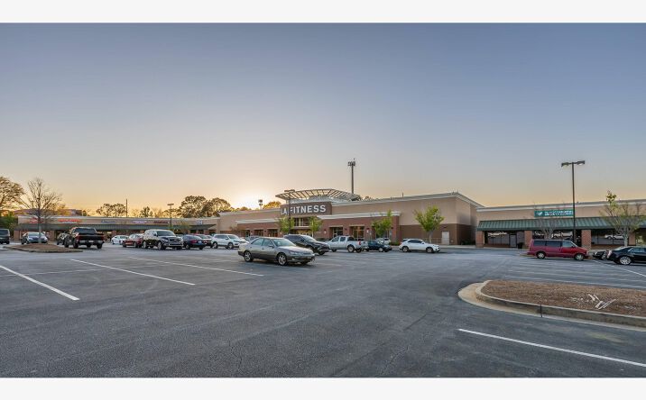 Pictures of Retail property located at 5295 Stone Mountain Hwy, Stone Mountain, GA 30087 for sales - image #1