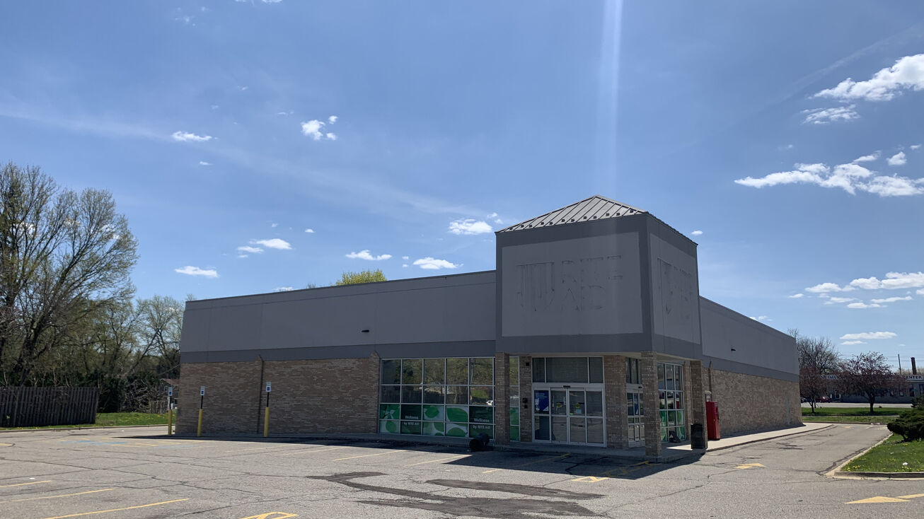 Pictures of Retail property located at 2701 S Cedar St, Lansing, MI 48910 for sales - image #1