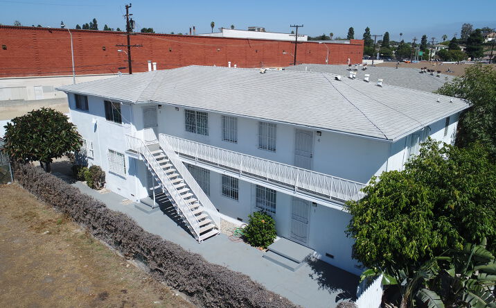 Pictures of Multifamily property located at 3213 Bartdon Ave, Inglewood, CA 90303 for comps - image #1