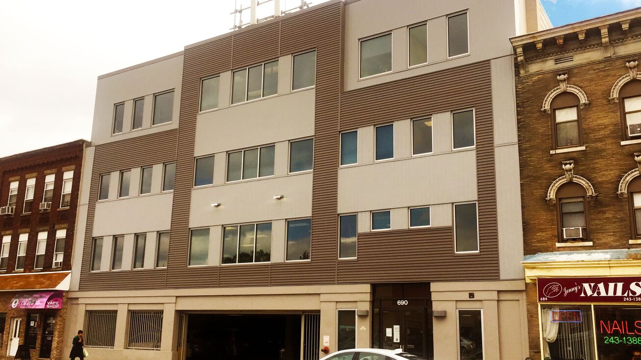 690 Broadway, Bayonne, NJ 07002